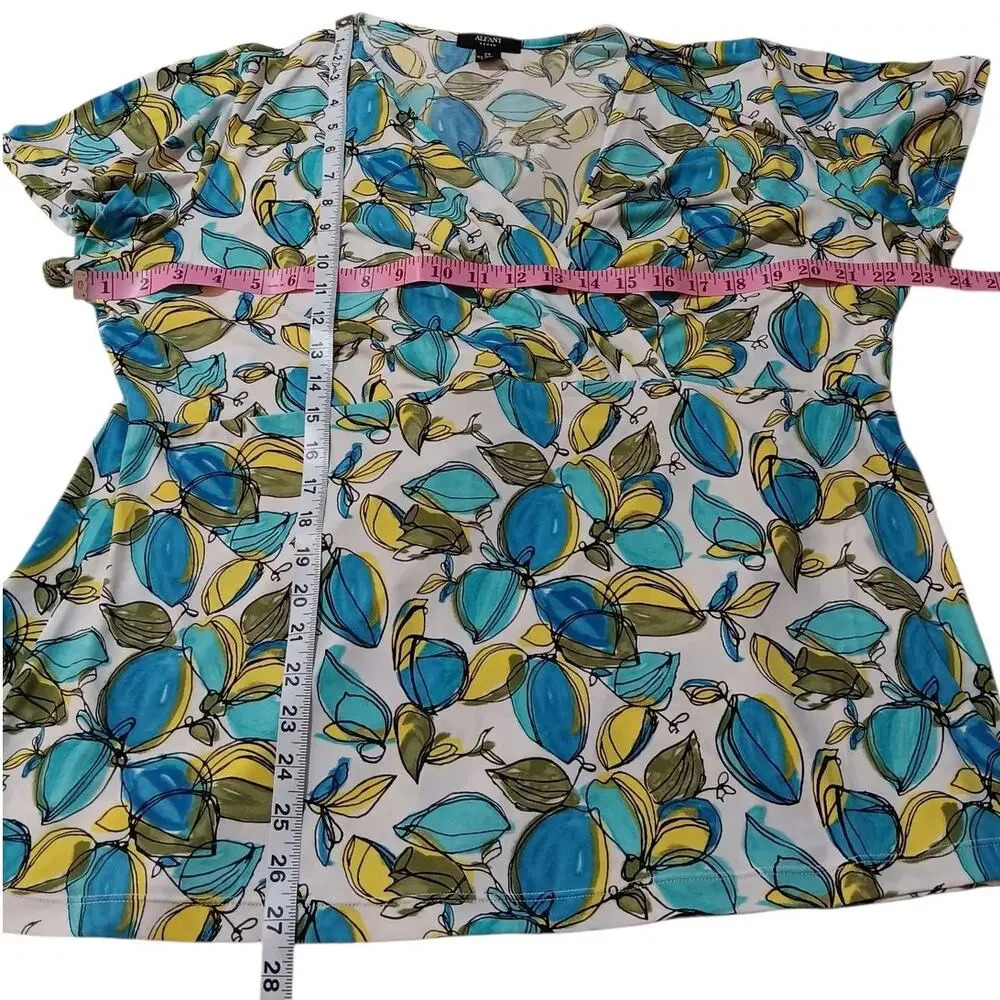 Alfani Beautiful Abstract Floral Blouse Top Plus 2X Stretchy Short Sleeves VNeck